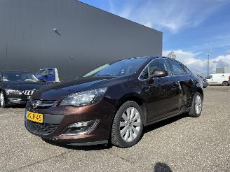 skadebil auto Opel Astra 1.4T 103KW Sedan 2013/10