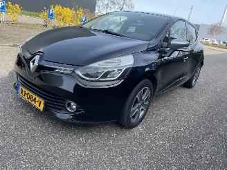 Schadeauto Renault Clio 5drs airco 2015/7