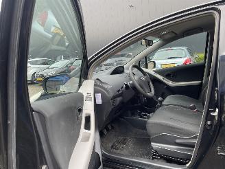 Toyota Yaris 1.0 5drs picture 8