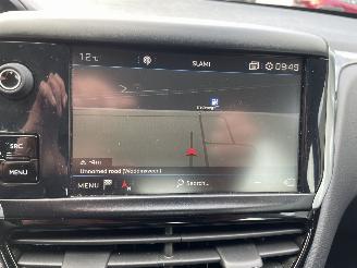 Peugeot 208 1.2 60kw picture 13