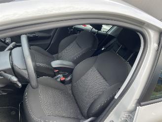 Peugeot 208 1.2 60kw picture 11