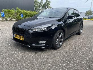 damaged passenger cars Ford Focus 1.5 150pk  ST 2017/4
