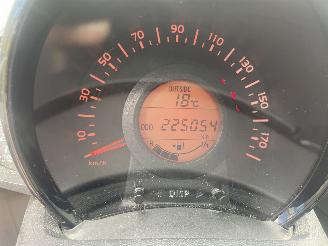 Toyota Aygo 5drs xplay picture 9