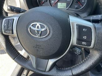 Toyota Yaris 1.3 5drs picture 10