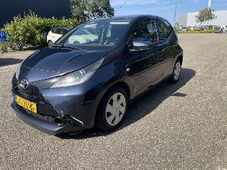 Damaged car Toyota Aygo 5drs xplay 2016/8