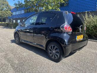 skadebil auto Toyota Aygo 5drs airco nav. 2011/11