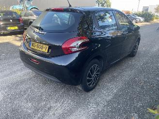Coche accidentado Peugeot 208 1.2 5drs 2013/12