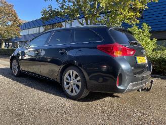 Schadeauto Toyota Auris 1.8 hybrid 2013/10