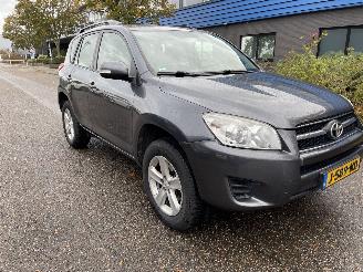 damaged passenger cars Toyota Rav-4 2.0 5drs 2009/11