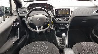Peugeot 208 1.2 pure tech picture 18