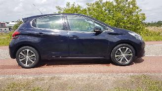 krockskadad bil auto Peugeot 208 110PK  6-bak 2019/11