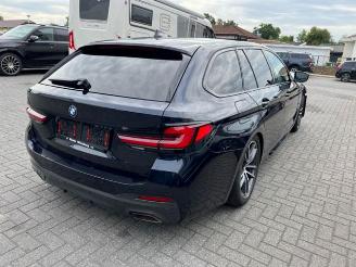 uszkodzony samochody osobowe BMW 5-serie d M Sport Touring 210KW Facelift Mild Hybrit 2021/3