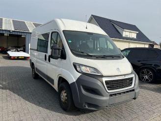 krockskadad bil bedrijf Peugeot Boxer III 2,0HDI Premium 335 Fourgon 5Sitzer 2017/12