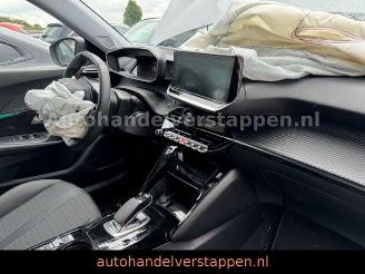 Peugeot 2008 e II Allure Pack Full Elektro picture 14