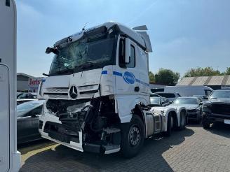 uszkodzony ciężarówki Mercedes   2023/1