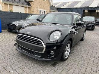 skadebil auto Mini One 75KW Essential Trim Navi 2021/3