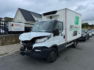 krockskadad bil bedrijf Iveco Daily 35S14 Hi-matic ''Carrier Xarios 350'' 2018/1