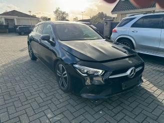 uszkodzony samochody osobowe Mercedes Cla-klasse 180 Shooting Brake Urban 2021/9