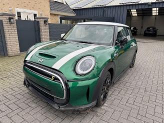 uszkodzony samochody osobowe Mini Cooper S E Mini 3-trg. E 135KW 2022/11
