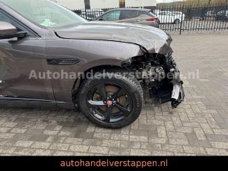 Jaguar F-Pace P400e R-DYNAMIC S AWD Pano picture 8