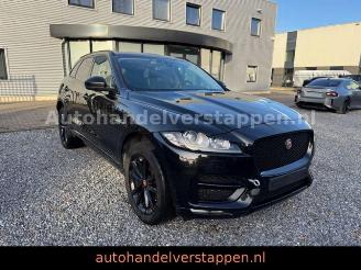 Vaurioauto  passenger cars Jaguar F-Pace R-Sport D180 20D AWD 2017/5