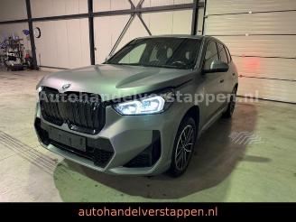 krockskadad bil auto BMW iX1 30 xDrive M Sport Harman Pano HUD Leder 2023/6