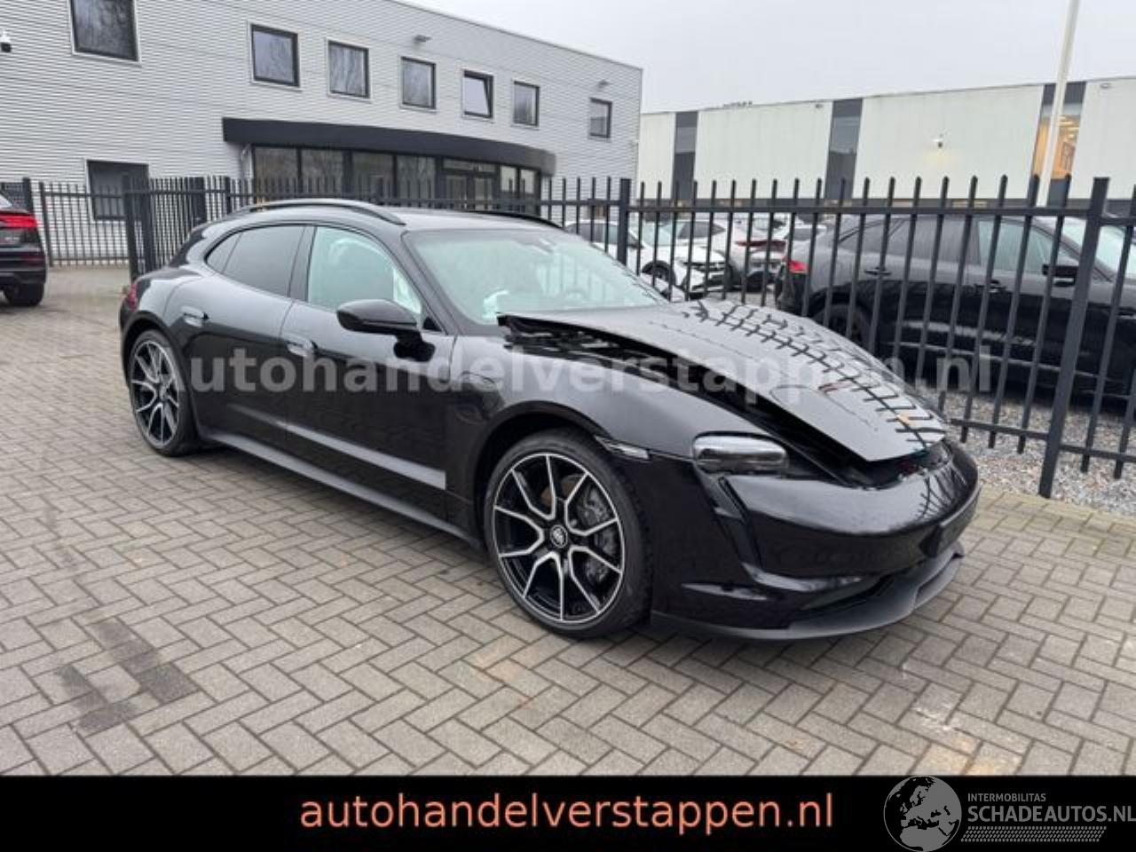 Porsche Taycan Sport Turismo Matrix Sport-Chrono-Paket