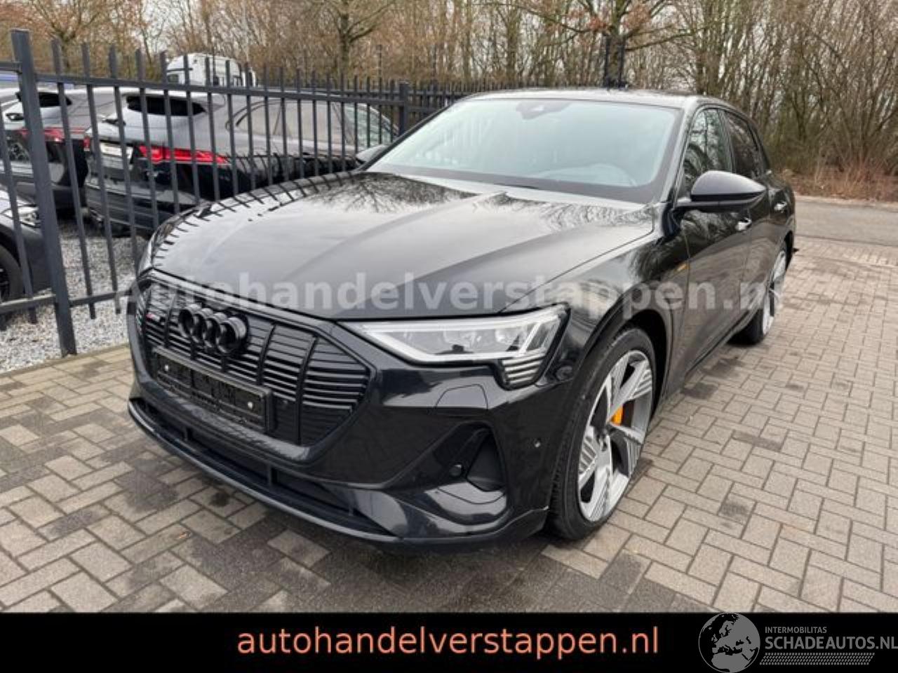 Audi E-tron 55 Quattro S line 3× 300KW