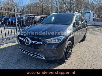 damaged passenger cars Mercedes GLA 200 d Sport 110KW Automatik 2021/12