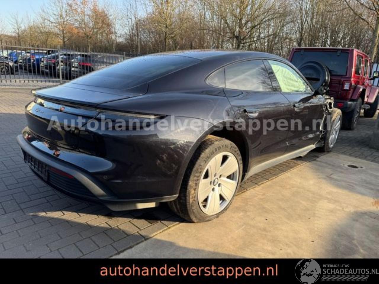 Porsche Taycan 350KW Panorama Leder CAM 93KWH