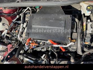 Peugeot 2008 e- - GT - 136PS Automatik Elixir Rood picture 18