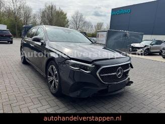 Voiture accidenté Mercedes E-klasse 450d 4Matic Avantgard Advancd Panorama 2024/6