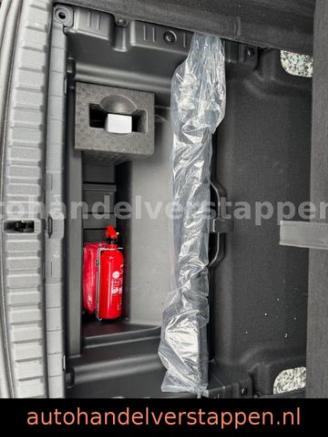 BMW iX 40 xDrive 240KW Sky Lounge picture 26