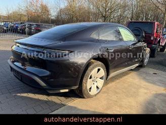 Voiture accidenté Porsche Taycan 350KW Panorama Leder CAM 93KWH 2023/9