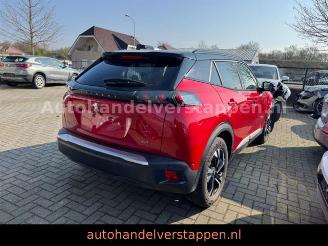 damaged passenger cars Peugeot 2008 e- - GT - 136PS Automatik Elixir Rood 2022/5