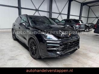 krockskadad bil auto Porsche Cayenne E-Hybrid 346KW Matrix Bose Sport chrono 2024/9