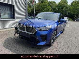 krockskadad bil auto BMW iX2 30 xDrive M Sport 230KW Harman NAVI AHK 2025/7