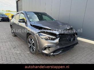 krockskadad bil auto Mercedes GLA 250e Progressive Night-Paket Navi Leder 2024/4