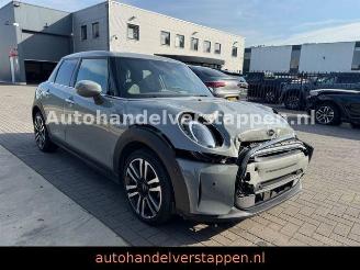 skadebil auto Mini Cooper S COOPER Mini 5-trg. Cooper Essential Trim 2021/8