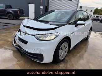 Vaurioauto  passenger cars Volkswagen ID.3 Pro Performance 150 kW Life DAB+ LED 2021/2