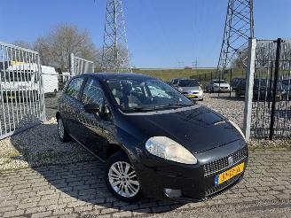 krockskadad bil auto Fiat Punto 1.4 Dynamic 2007/3