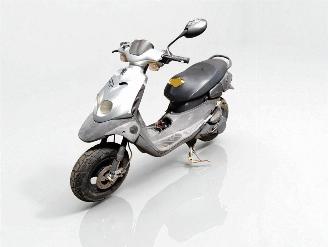 uszkodzony skutery Peugeot  50 TREKKER 2004/9