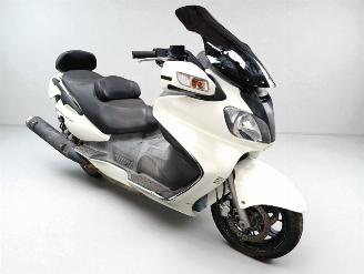 krockskadad bil bromfiets Suzuki  650 BURGMAN 2011/8