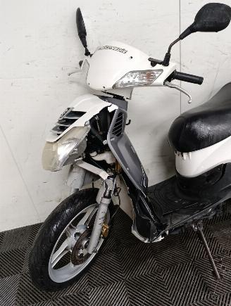 Peugeot  125 LX picture 8