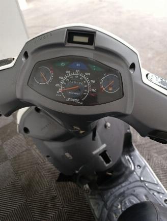 Peugeot  125 LX picture 6