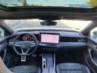 Volkswagen Passat Variant 2.0 TDI DSG R-Line * HUD - PANO * picture 15