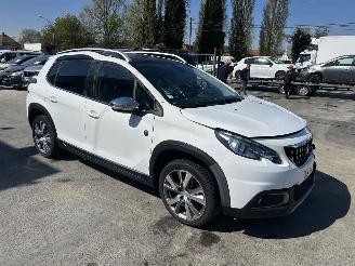 Vaurioauto  passenger cars Peugeot 2008  2017/11