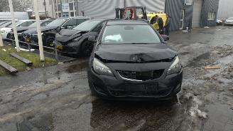 damaged passenger cars Opel Astra 1.4 turbo sport1 2010/1