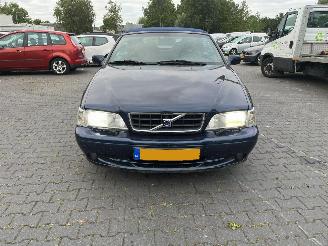 Vaurioauto  passenger cars Volvo C-70 2.0 T 20V Cabrio  Benzine 1.984cc 120kW (163pk) FWD 1999-08/2006-03 (NC48) B5204T4 2000/7