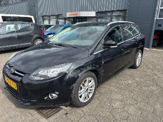 Voiture accidenté Ford Focus 1.0 Ecoboost Titanium 2010/1